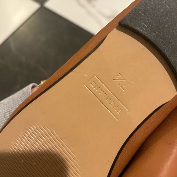 EVERLANE The Italian Leather Day Ballet Flat
NWOB size 7.5 - Picture 7 of 9